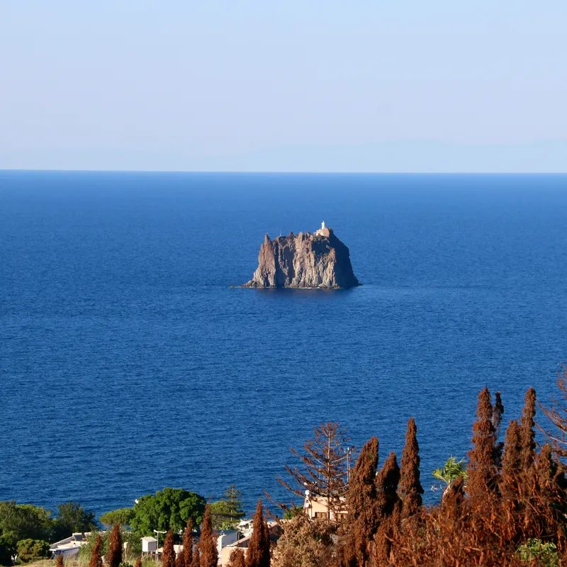 Scenic cruising stromboli