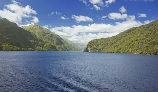 Cruise dusky sound, At sea